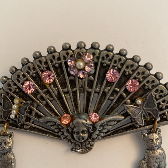 Vintage Fan Shaped Brooch with Angels Butterflies & Cats - Picture 7 of 9